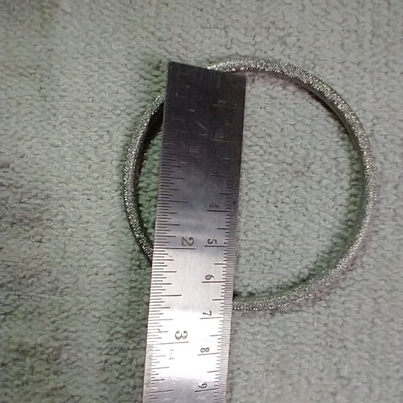 Silvertone diamond 💎 cut bangle bracelet - Picture 2 of 5